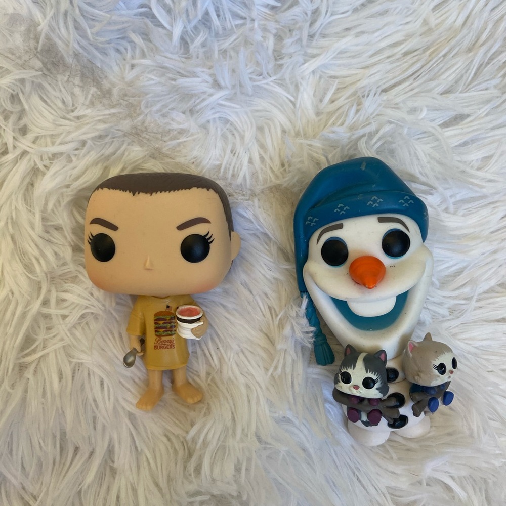 STRANGER THINGS FUNKO & OLAF